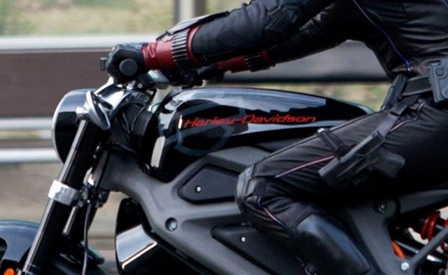 061814-harley-davidson-livewire-electric-avengers-sipausa_13362379-close-up-633x389.jpg