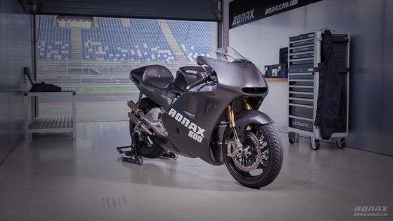 ワークスNSR500が公道仕様で蘇る。Ronax500、10万ユーロで